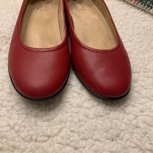 EUC red naturalizer cushioned flats. Worn once.